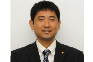 安部よしひで議員